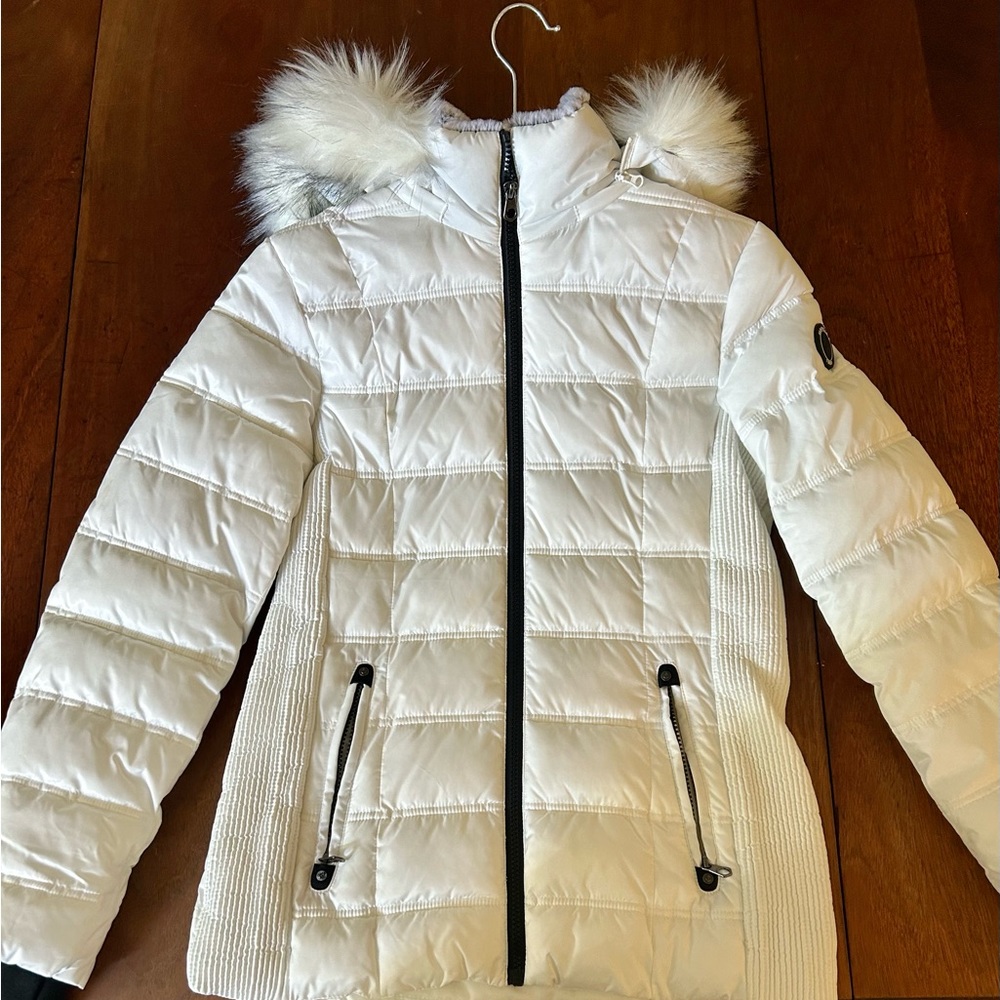 Never worn white puffer coat. Size small. Nautica.